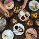 วัฒนธรรมอาหารเอเชีย อาจจะหมายถึงการที่ ผู้คนมารวมตัวกัน มากินมาดื่ม และสนุกสนานกัน